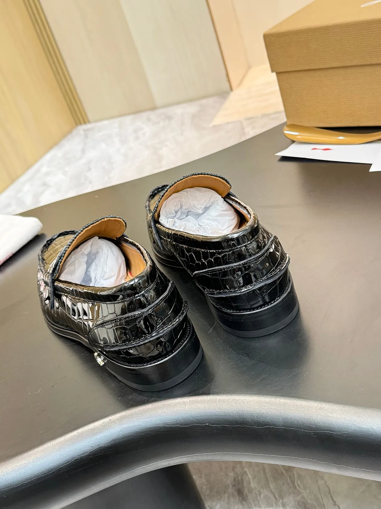 Batch 1080 yuan 💰CL～High-end men’s 👔casual loafers with red soles! ••🆑Genuine and top-quality goods from original orders ••✅💯 Purchase goods from top-quality original orders! Original imported patterned cowhide➕Imported cowhide lining➕Cowhide feet➕Original leather outsole~Size: 39-44 (38, 45.46.47 can be customized)